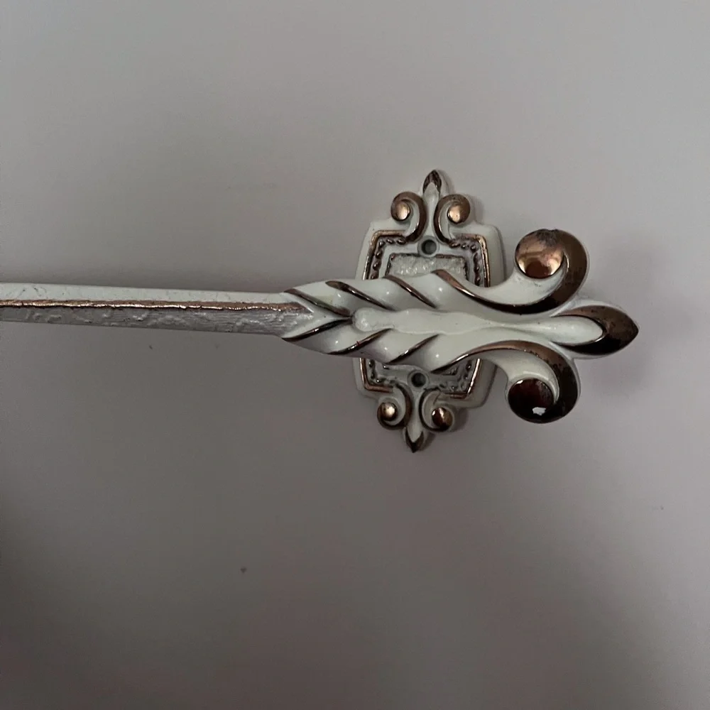 Vintage towel rack holder white and gold